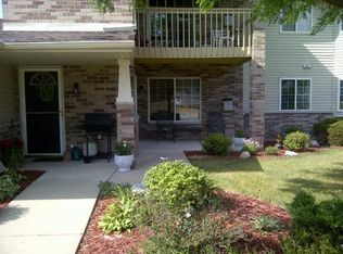 4777 W Maple Leaf Cir #20-6, Greenfield, WI 53220