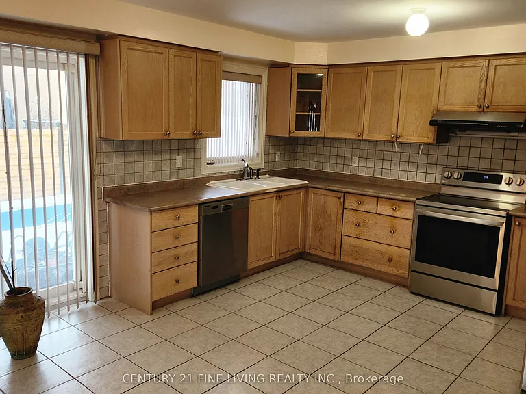 44 Reuben Ave — Photo 4