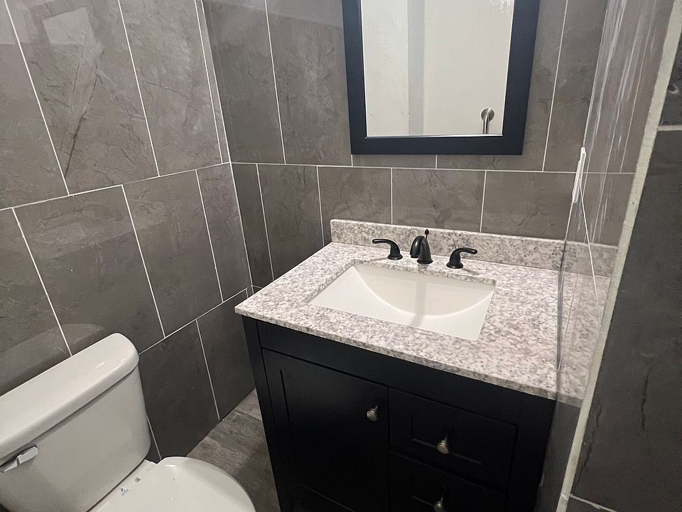 1st image of 814 Sherburne Ave #2