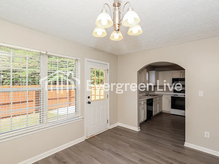 947 Windwood Ct — Photo 6