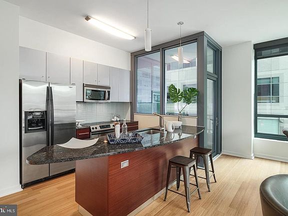 3rd image of 2101 Market St Unit 206