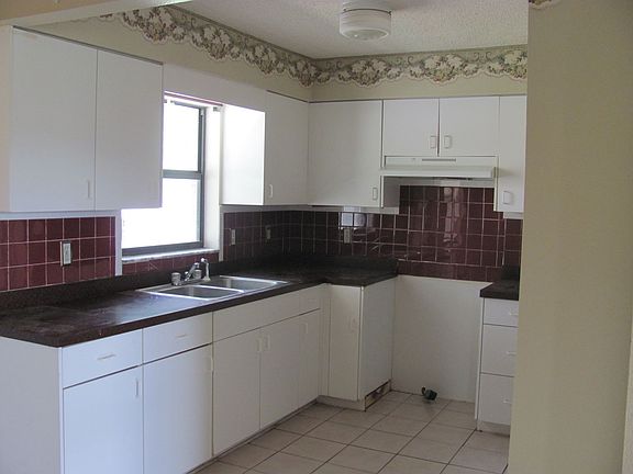 4th image of 509 Greenbrough Dr