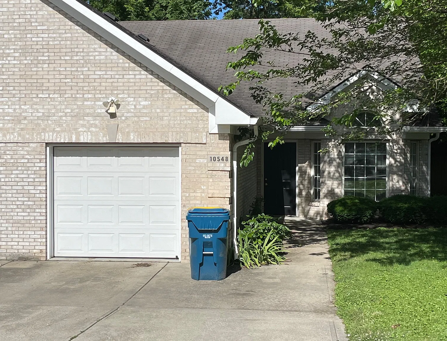 3 bed, 1400 sqft, $1,895 — Photo 1