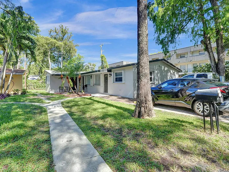 4240 NW 21st Ave — Photo 12