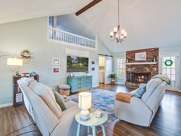 2nd image of 2115 Hunter Creek Dr