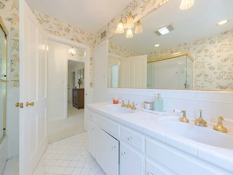2150 S El Molino Ave — Photo 36
