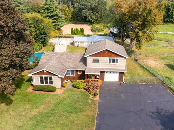 41 Oakwood Ln, Columbia, CT 06237