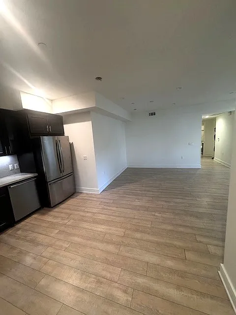 Building Photo - 1157 S Bundy Dr #408