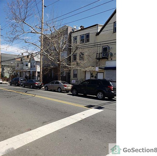 1st image of 785 Summer Ave APT 3