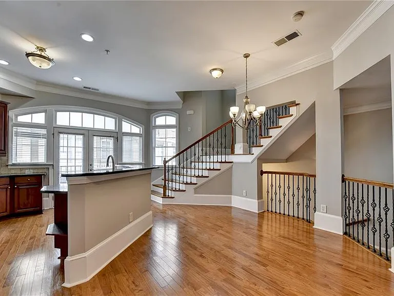 813 Clifton Heights Ln NE — Photo 9