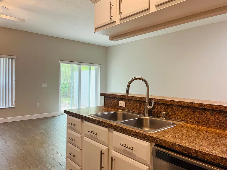 117 Anchorage Ave #6 — Photo 1