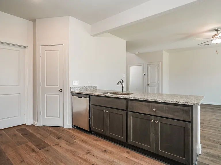 1540 Harvester Dr — Photo 7