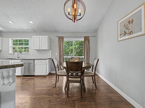 5th image of 6400 Lake Meadow Dr