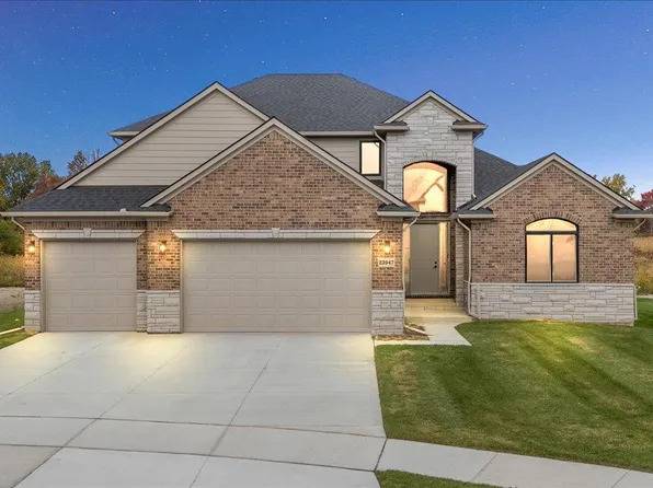 23947 Sawgrass Dr, Macomb, MI 48042