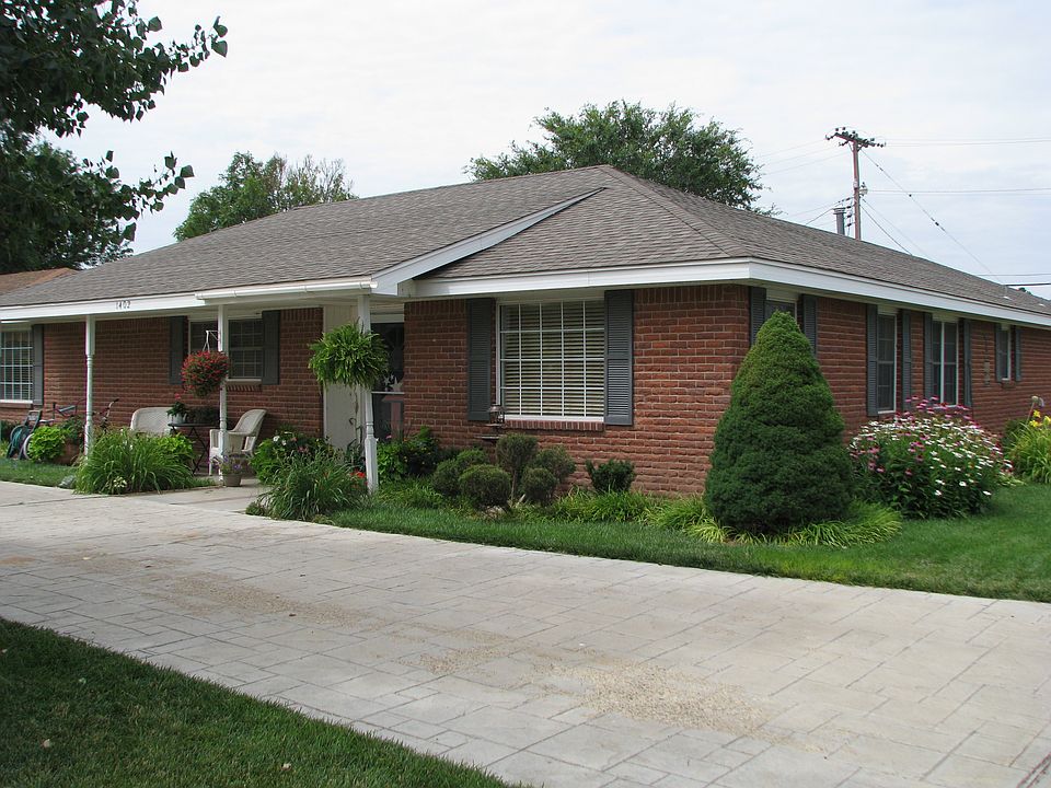1st image of 1402 Oak Ave