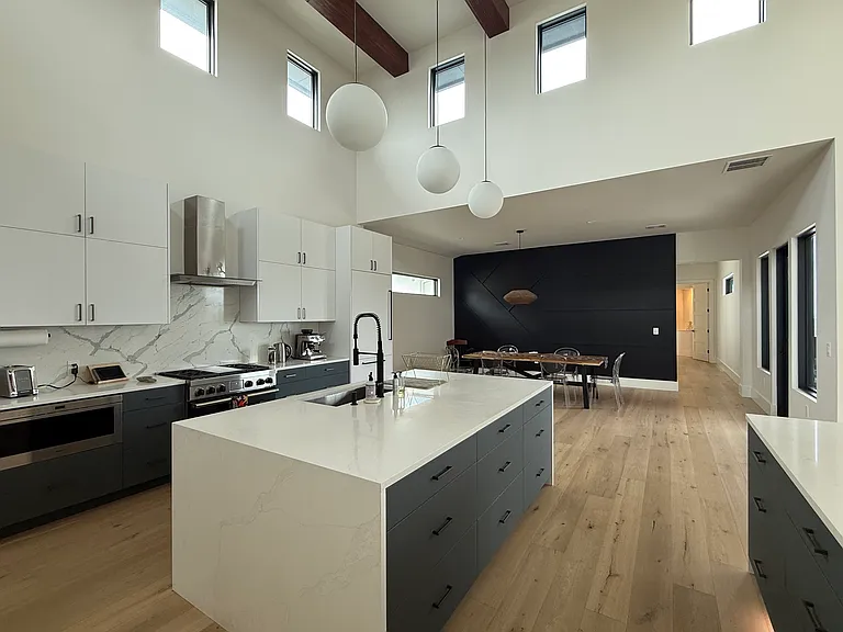 8001 Kuhn Dr — Photo 32