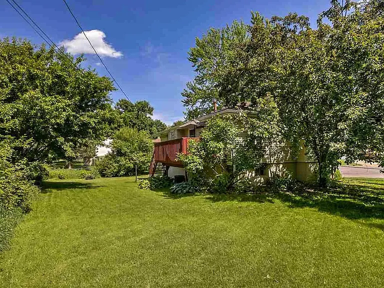 1901 Manor Ct — Photo 22