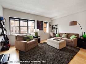 516 W 47th St