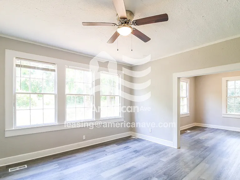 1623774_003_living_room_4.jpg