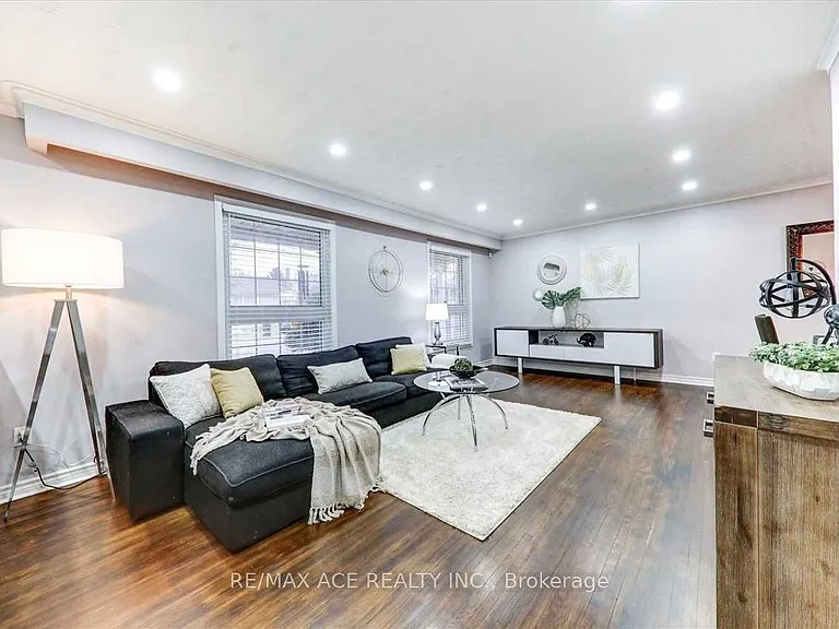 1 Wagner Dr — Photo 7