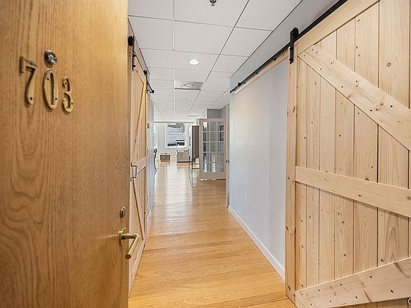 5th image of 108 W Jefferson St APT 703