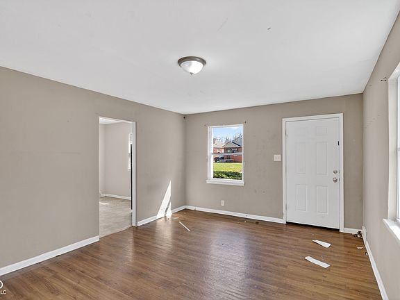 4th image of 226 S Gladstone Ave