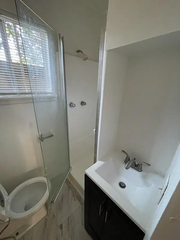 Building Photo - 1030 N Raymond Ave #5A