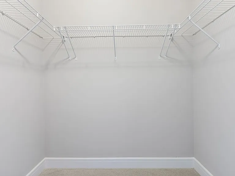 Essex Chase Apartments — Photo 31