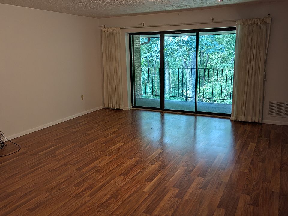 Spacious living room