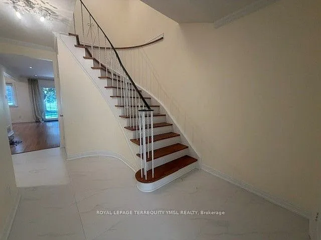 8 Farmstead Rd — Photo 27