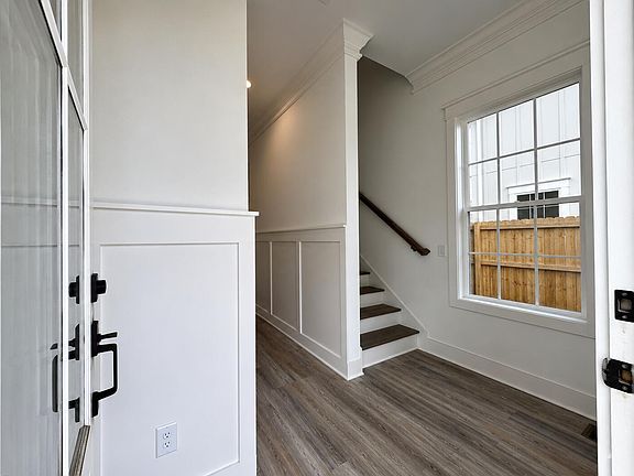 4th image of 1920 Clifton St