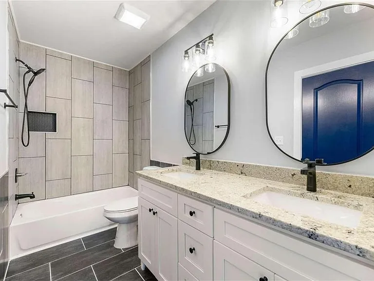 671 John St NW — Photo 20