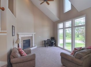 905 N Stonecrest Rd, Olathe, KS 66061