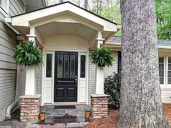 2nd image of 811 Valleymeade Dr SE