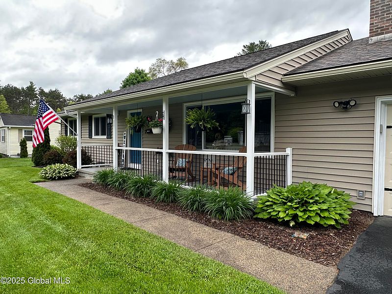 3rd image of 25 Sylvan Avenue