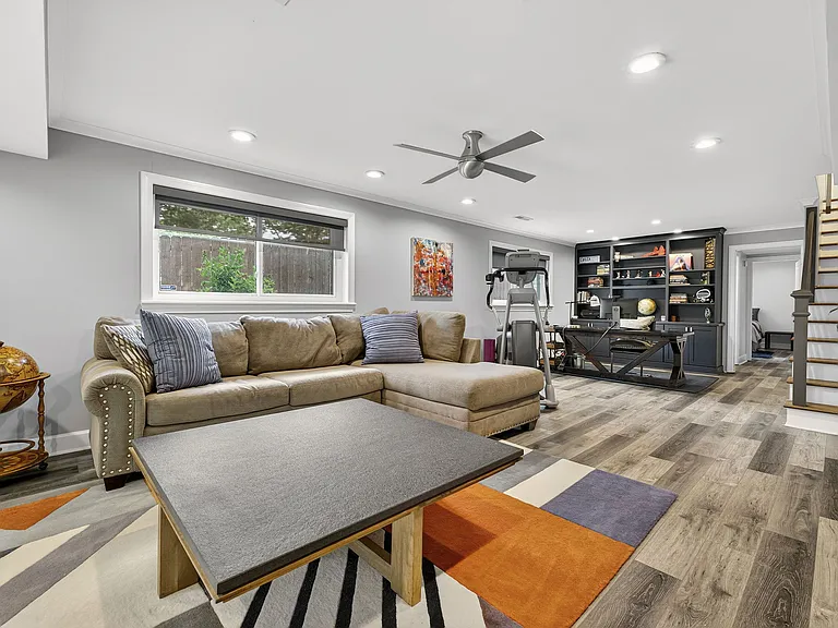 360 Elden Dr — Photo 13