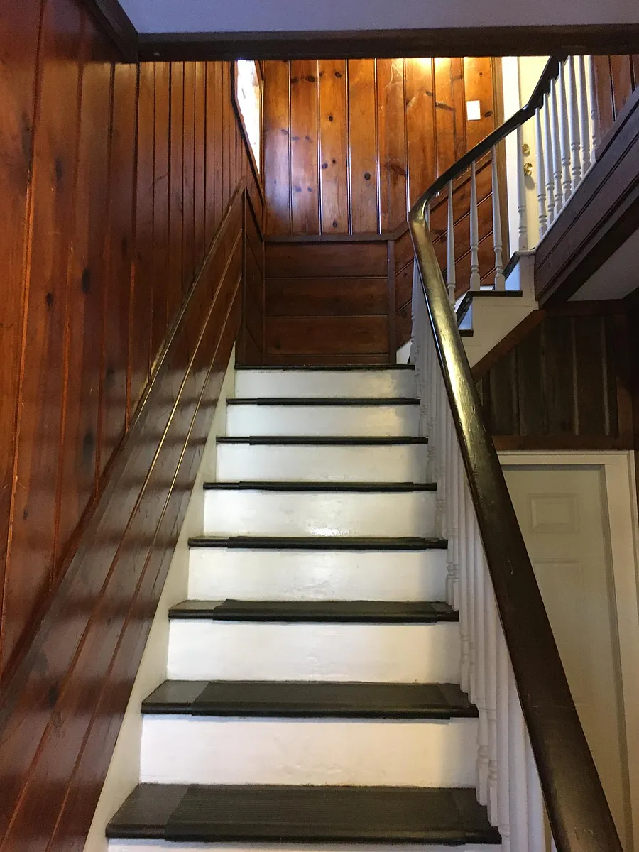 Hallway leading to apartment - 281 W Prairie Ave #2A