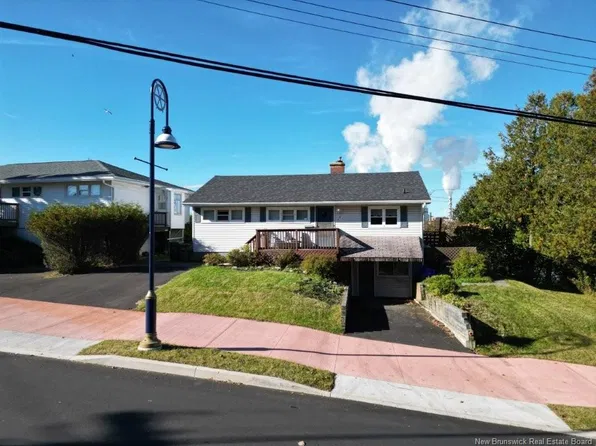 44 Fallsview Ave, Saint John, NB E2K 1C2