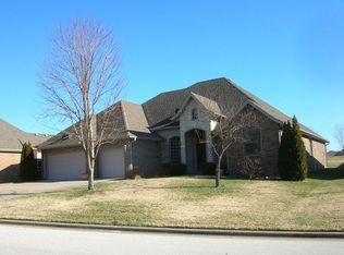 1428 N Chapel Dr, Springfield, MO 65802