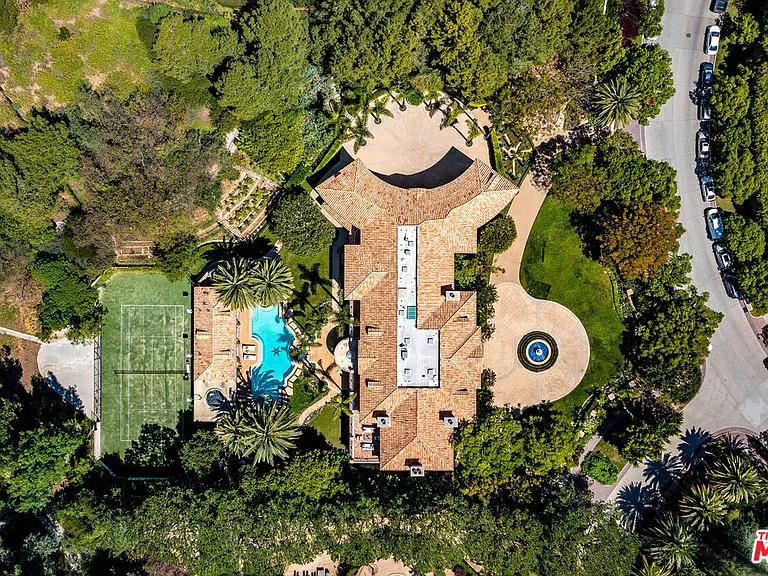 70 Beverly Park — Photo 35
