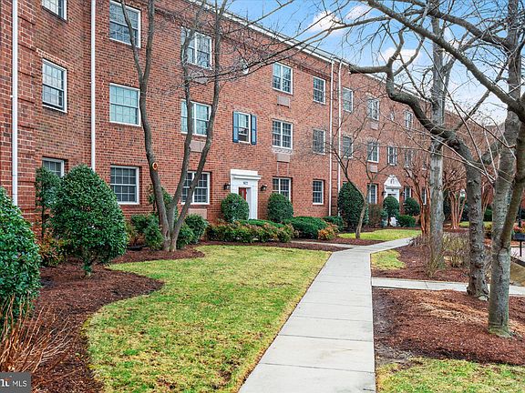 2nd image of 1622 W Abingdon Dr APT 102
