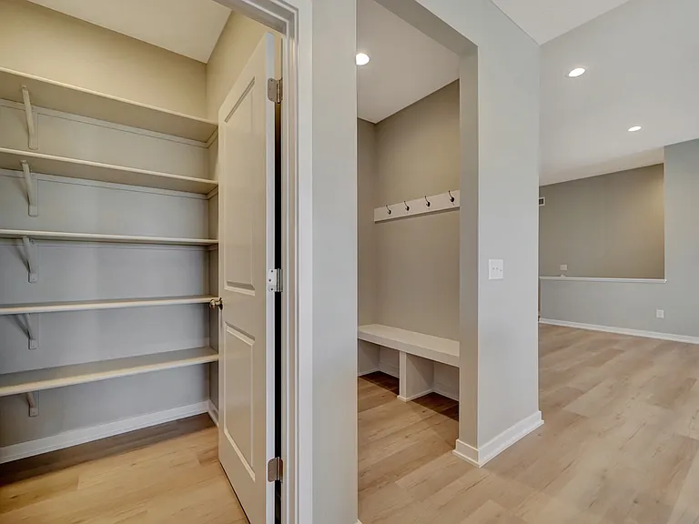 9033 S 42nd St — Photo 5