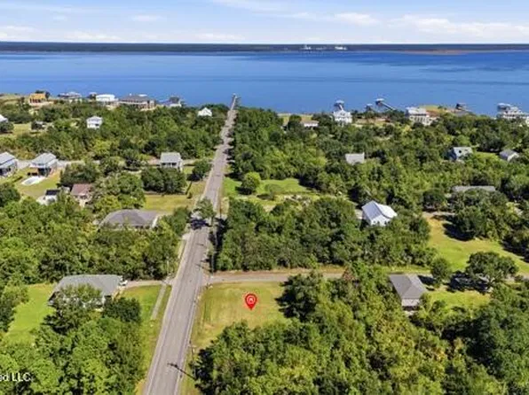 1320 Dunbar Ave, Bay Saint Louis, MS 39520