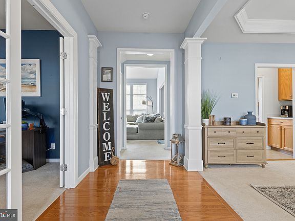 4th image of 223 W Clarendon Dr