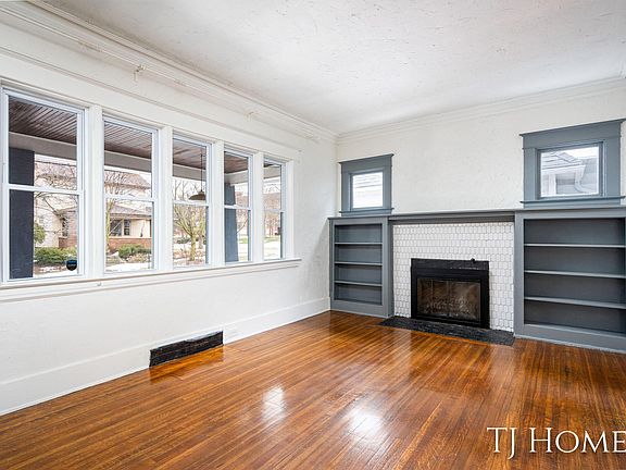 2nd image of 557 Norwood Ave SE