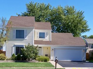 103 Woodview Dr, Streamwood, IL