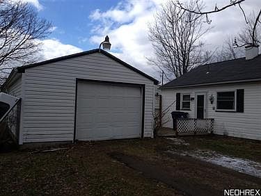 2nd image of 1109 W Perry St