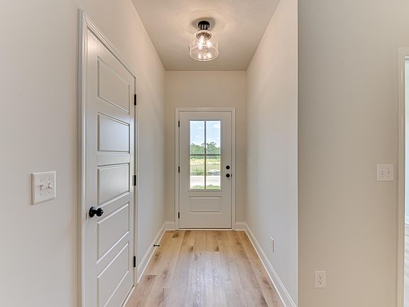 5th image of 345 Bay Meadows Dr