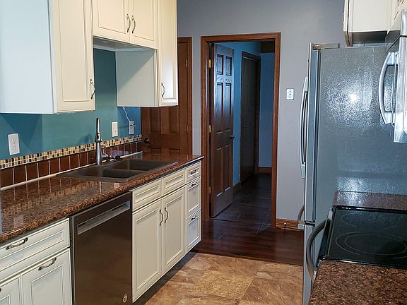 10 24th St SW - Minot House for rent - IPM Rentals (2)_09112019