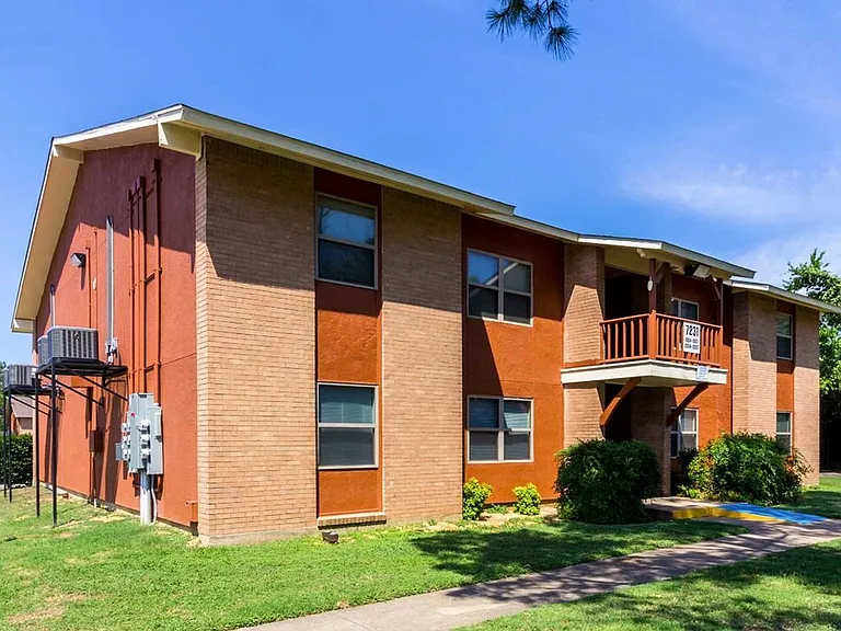 7203 S Great Trinity Forest Way #7203-75217RID — Photo 1